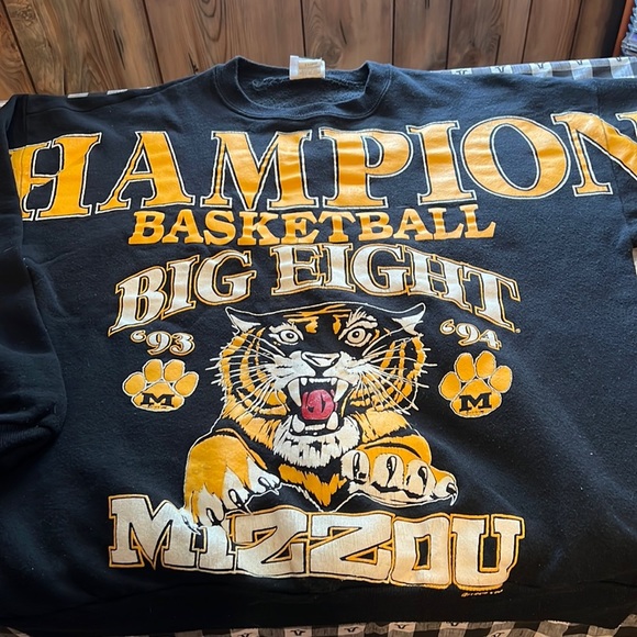 Lee Other - Vintage Missouri Tigers sweatshirt. Black long sleeve XL
